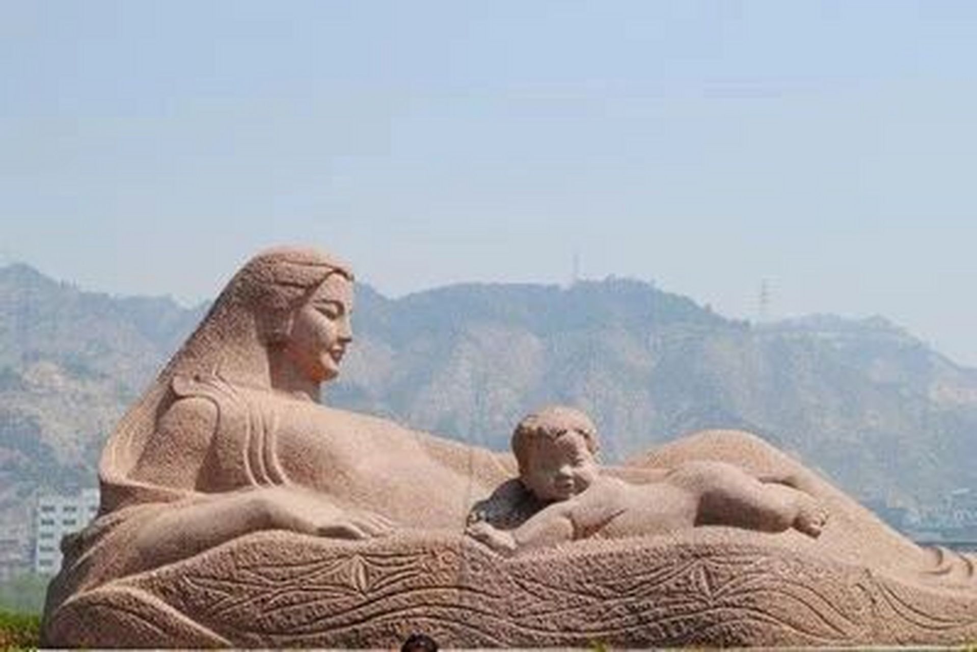 甘肃兰州黄河母亲雕像图片