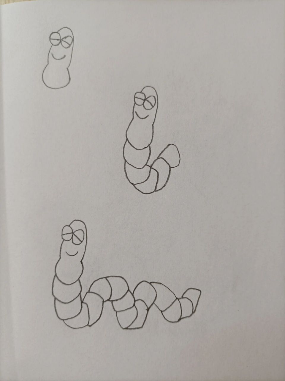画蚯蚓最简单的画法图片