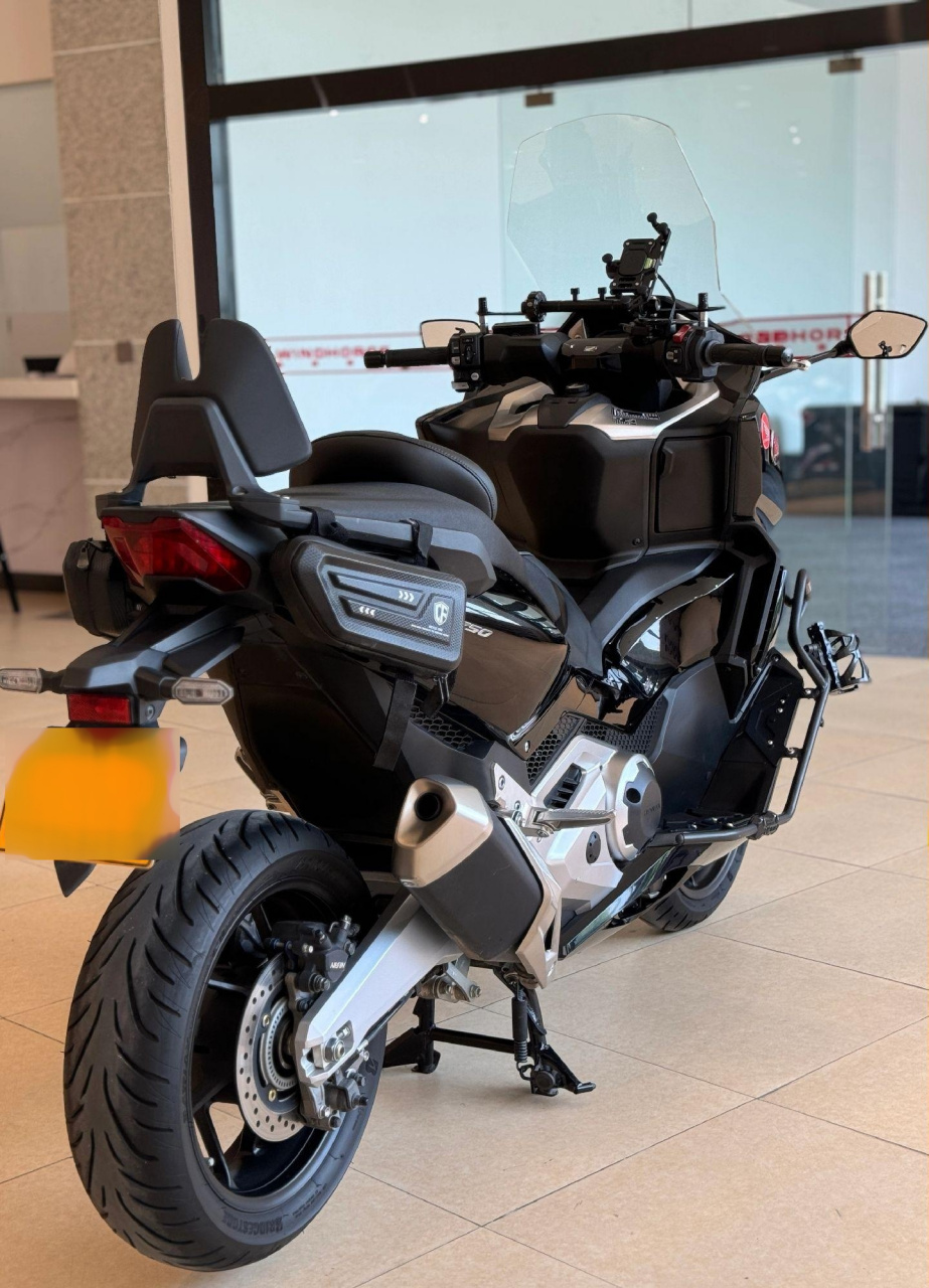 本田 佛沙750  上户日期 2022-3 过户次数2 公里数 10420  成都户