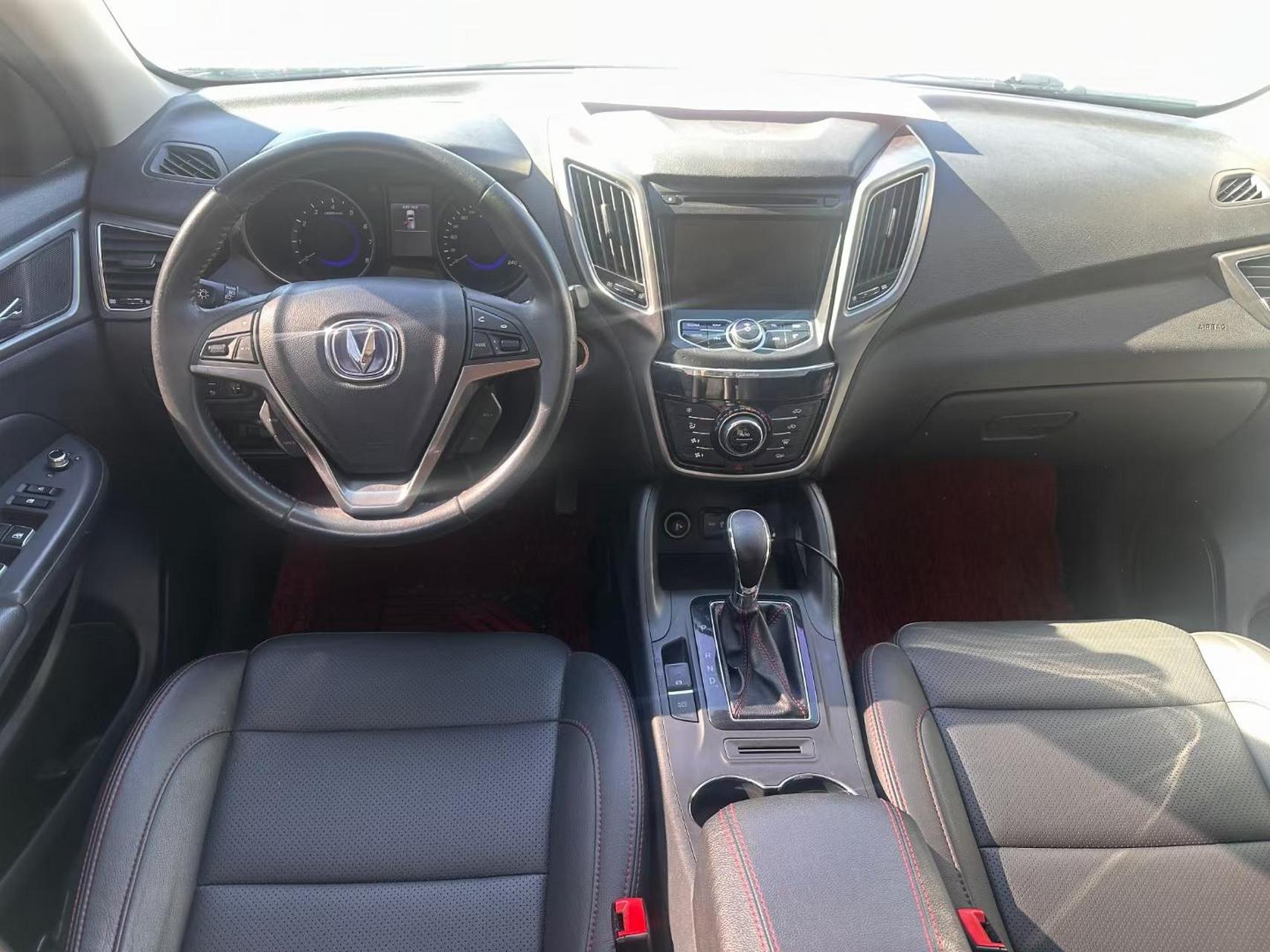 2016年长安cs 75,1.8t自动挡.高配无钥匙进入,多功能方向盘.