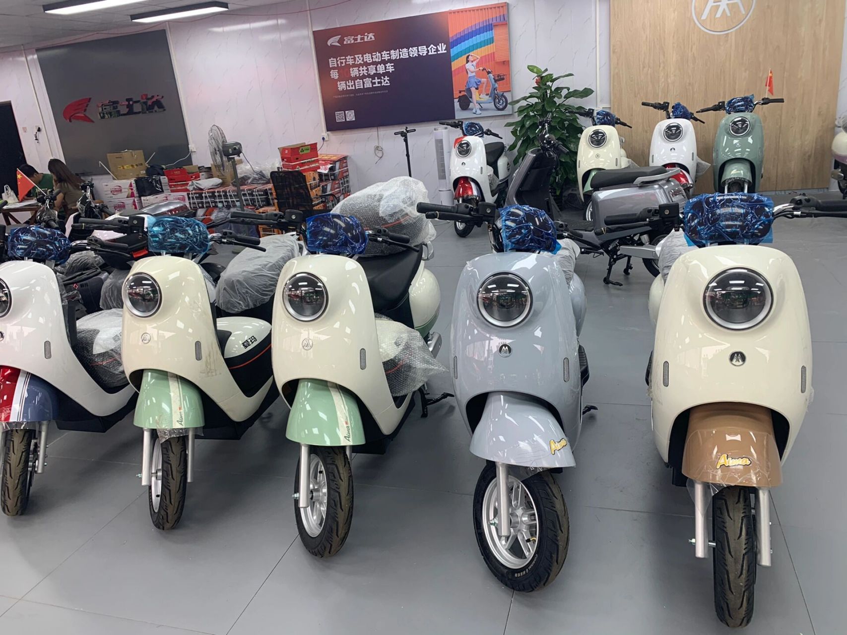 电动车优惠出售 爱玛新国标包上牌,新款型号:欣橙外观时尚大气,72v