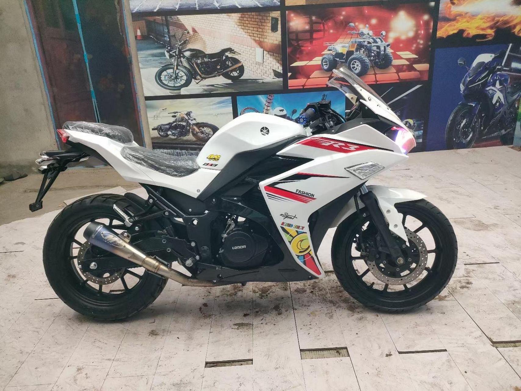 雅马哈款r35,液晶表六速双缸350m4排气,双恶魔眼,最高配置几乎全新车