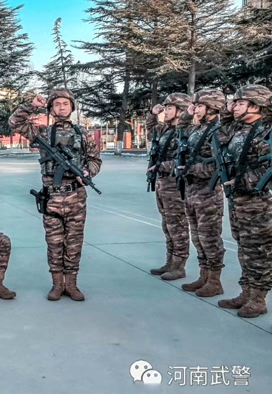 帅气!武警特战的192短突击步枪!