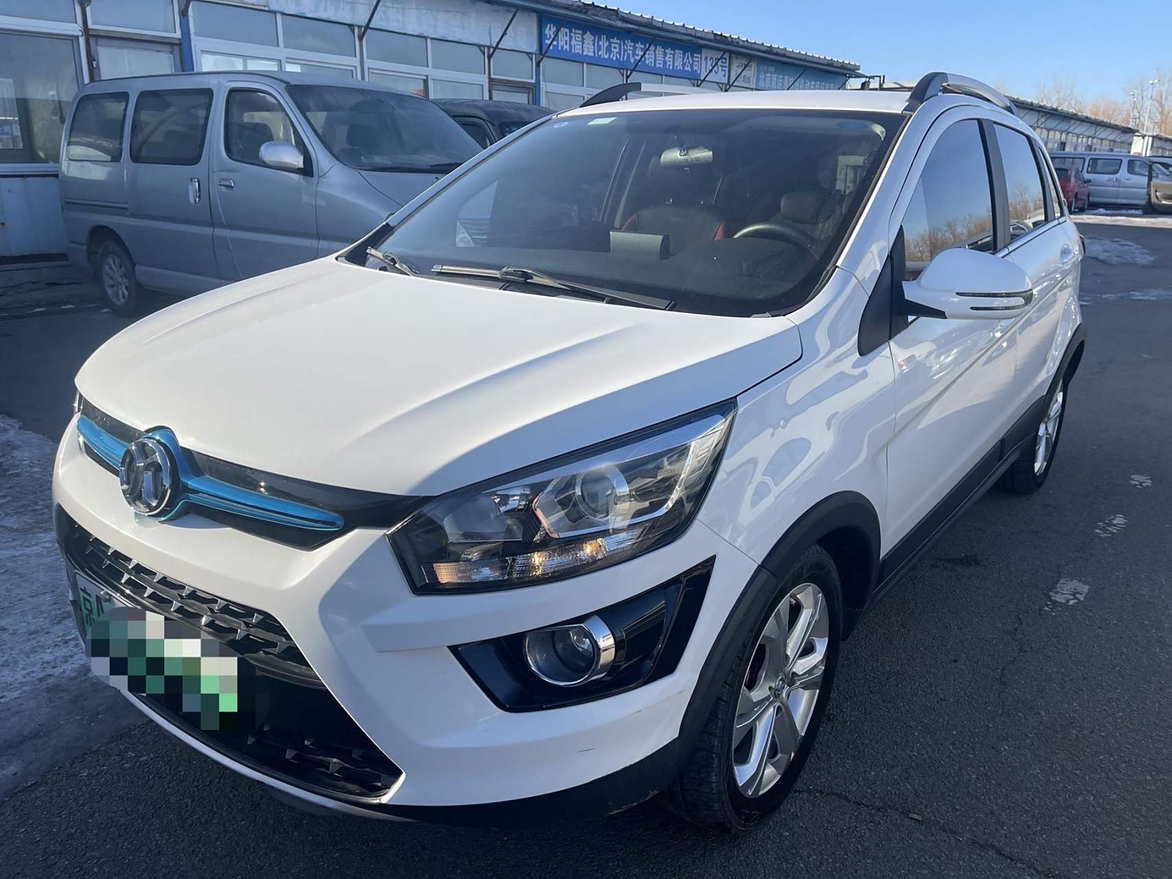 新到 17年北汽ex260乐活版,实表五万公里,原版三块喷漆,续航250公里