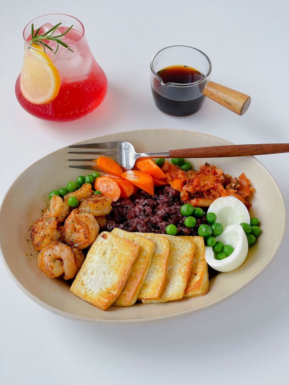 一人食吃什么# #笔记灵感# 今日食午餐: 香煎豆腐虾仁杂粮饭, 介个