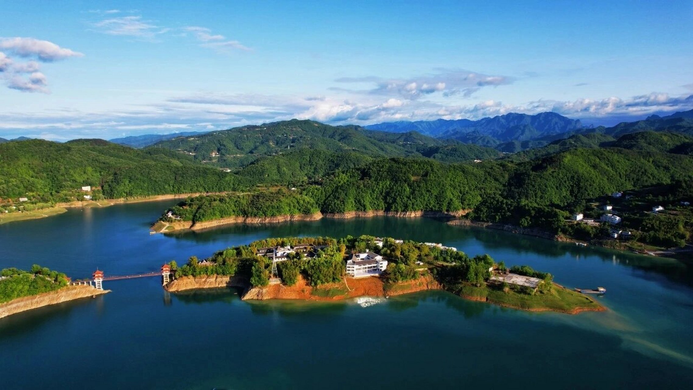 瀛湖风景区旅游攻略 ●瀛湖位置02:瀛湖位于安康市西南16公里处