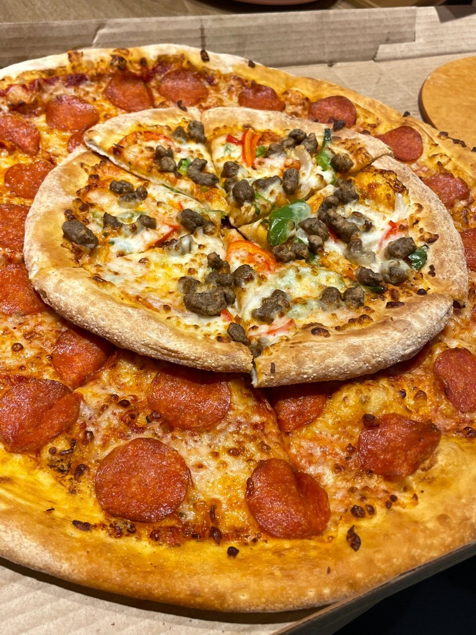 左滑揭秘751516寸披萨真实大小 9寸9016寸,真是没有对比就没有