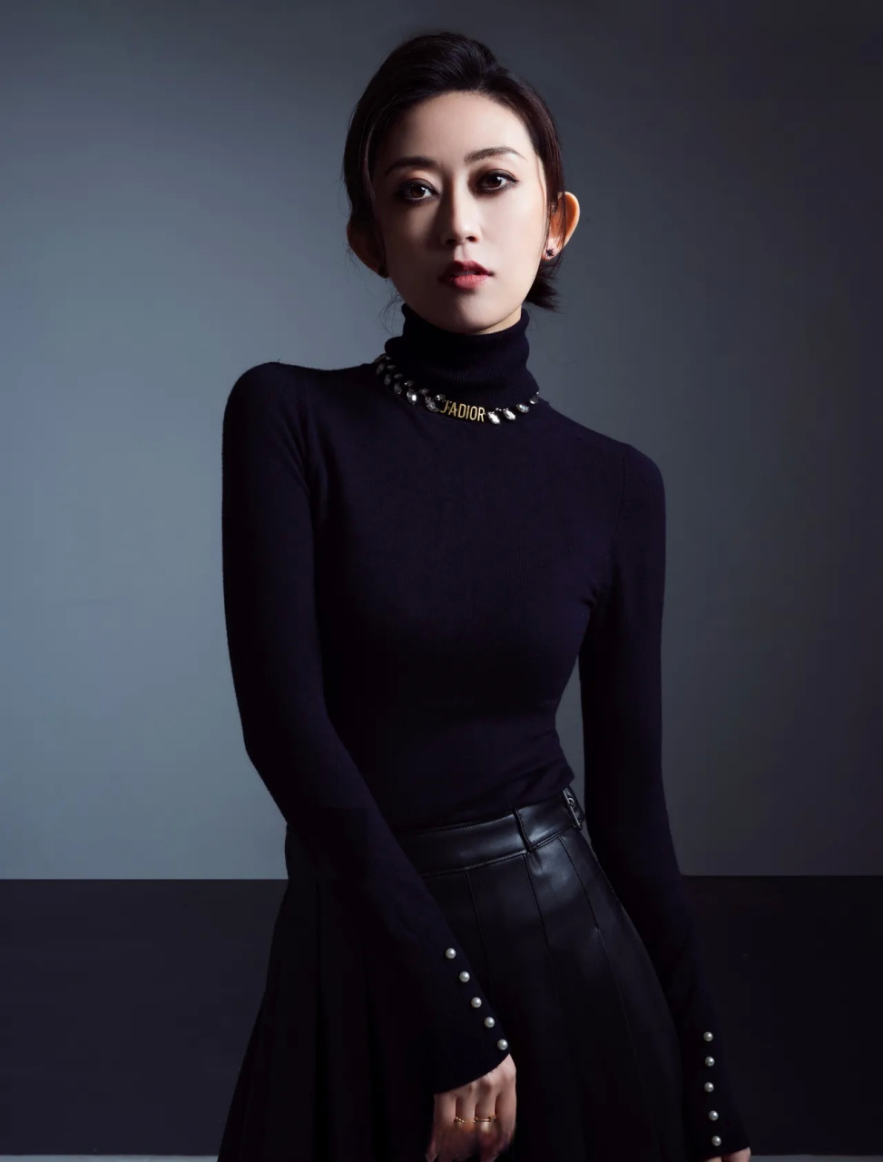 刘芊萤烈焰红唇, 以热爱为风帆,以汗水为信仰, 不懈努力,御风逐梦!