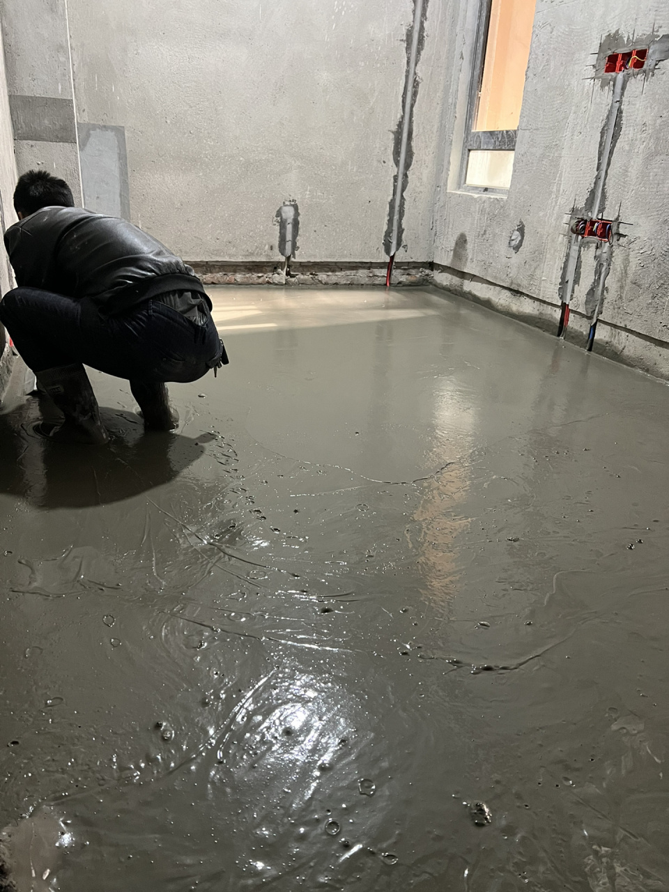 发泡水泥找平 发泡水泥找平完工,过两天就可以安装地暖了  地面线管