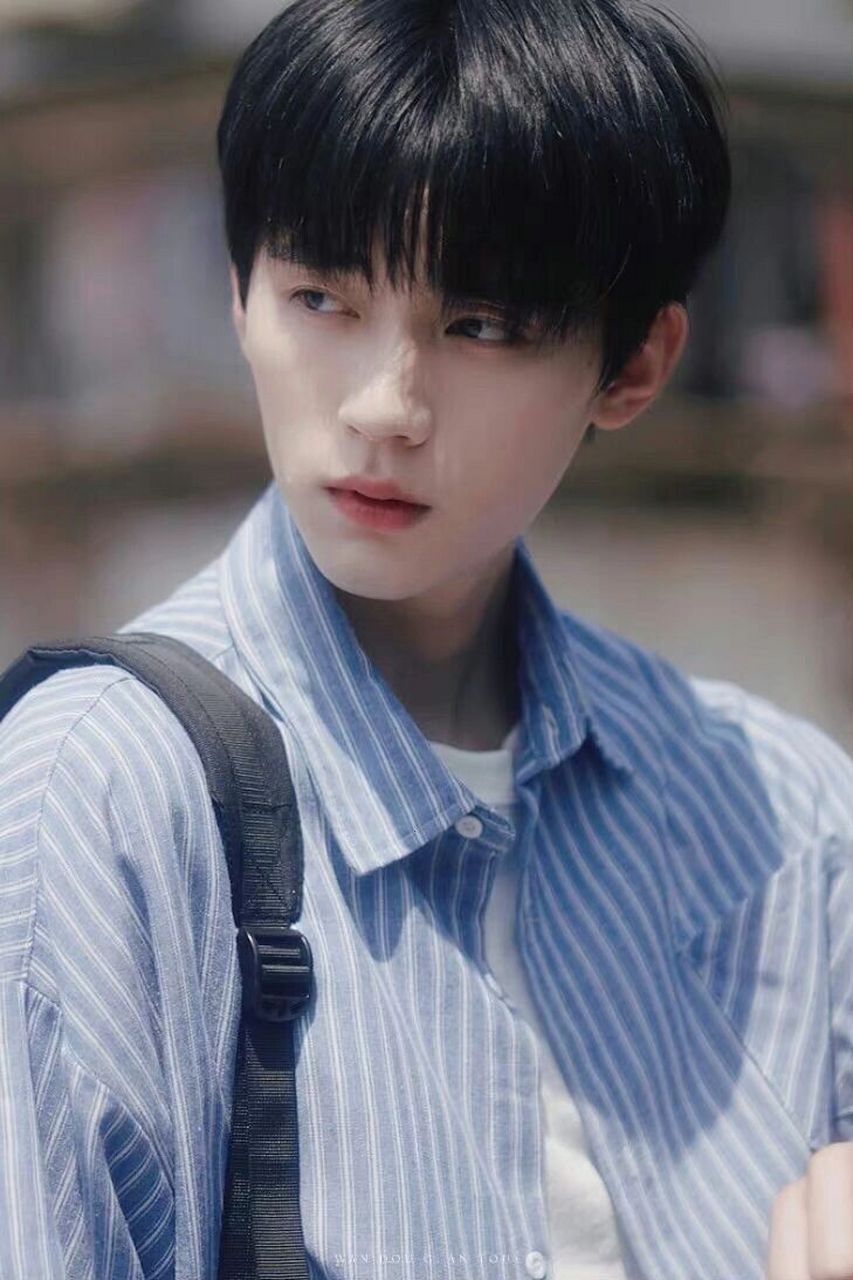 周翊然还挺帅的