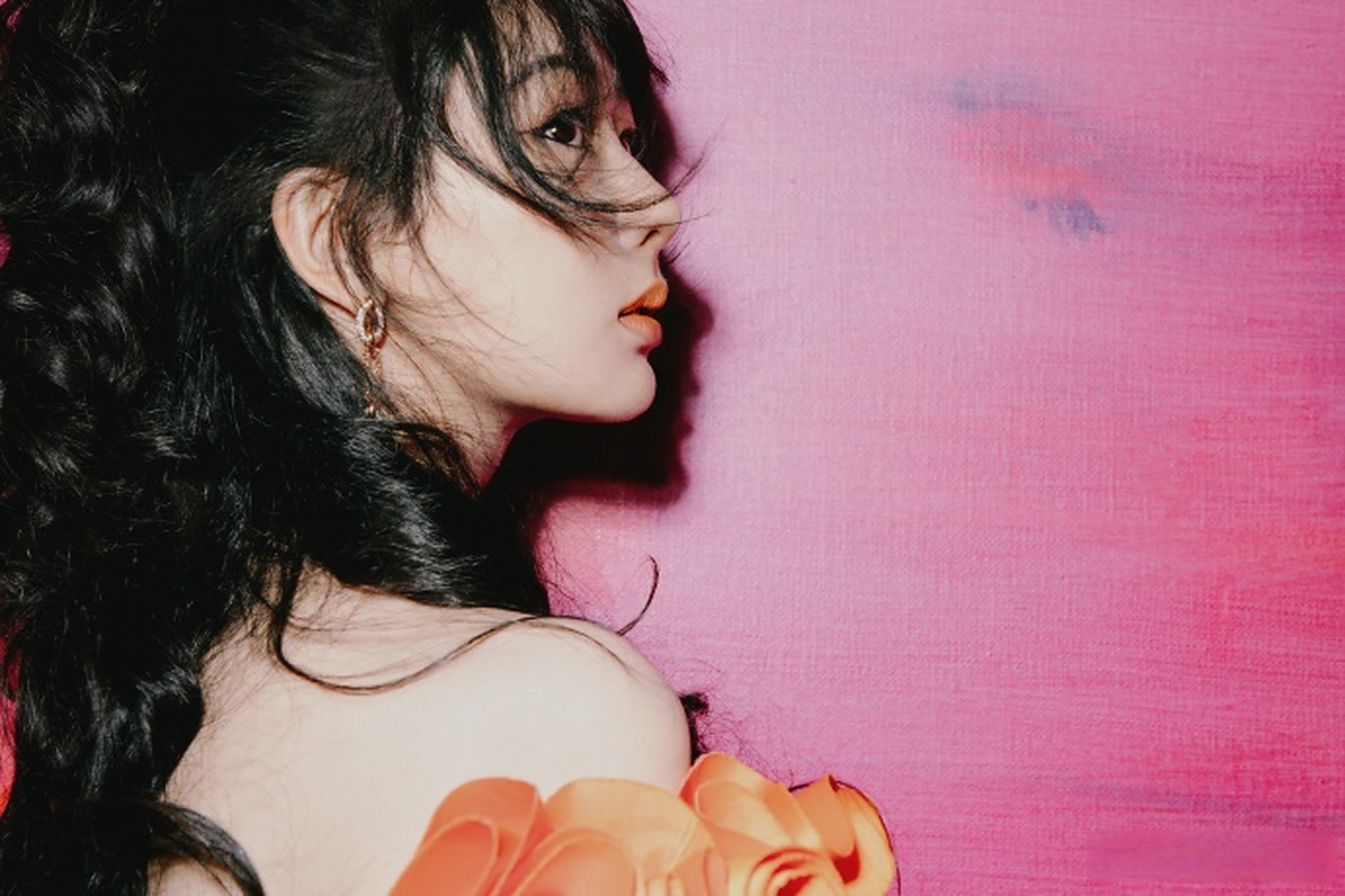 杨紫新妆容@杨紫朋克风油画大片@杨紫 时尚芭莎活动大片释出,黑色