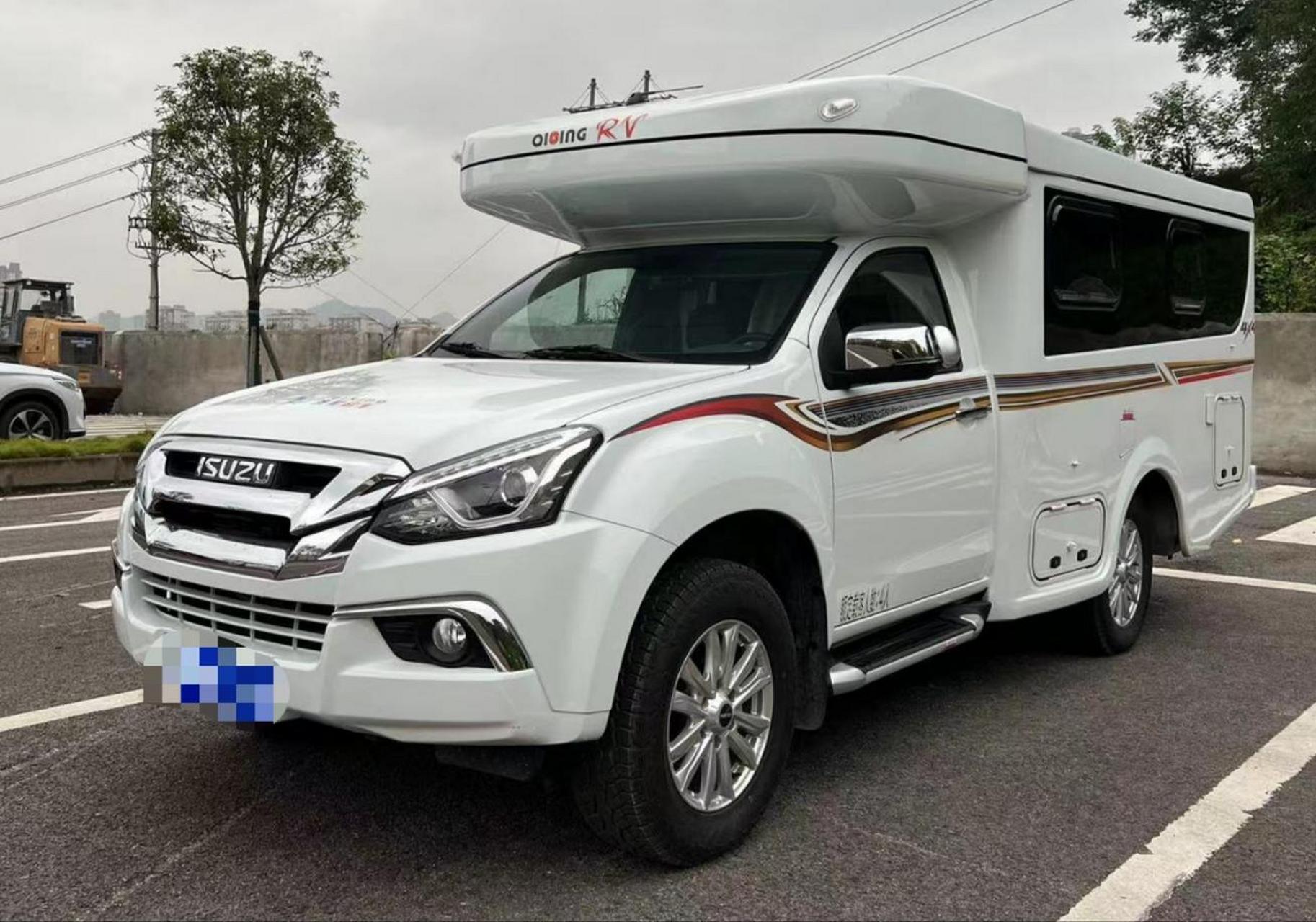 精品二手仅4千公里的22年10上牌的齐星五十铃四驱越野升顶皮卡房车,准