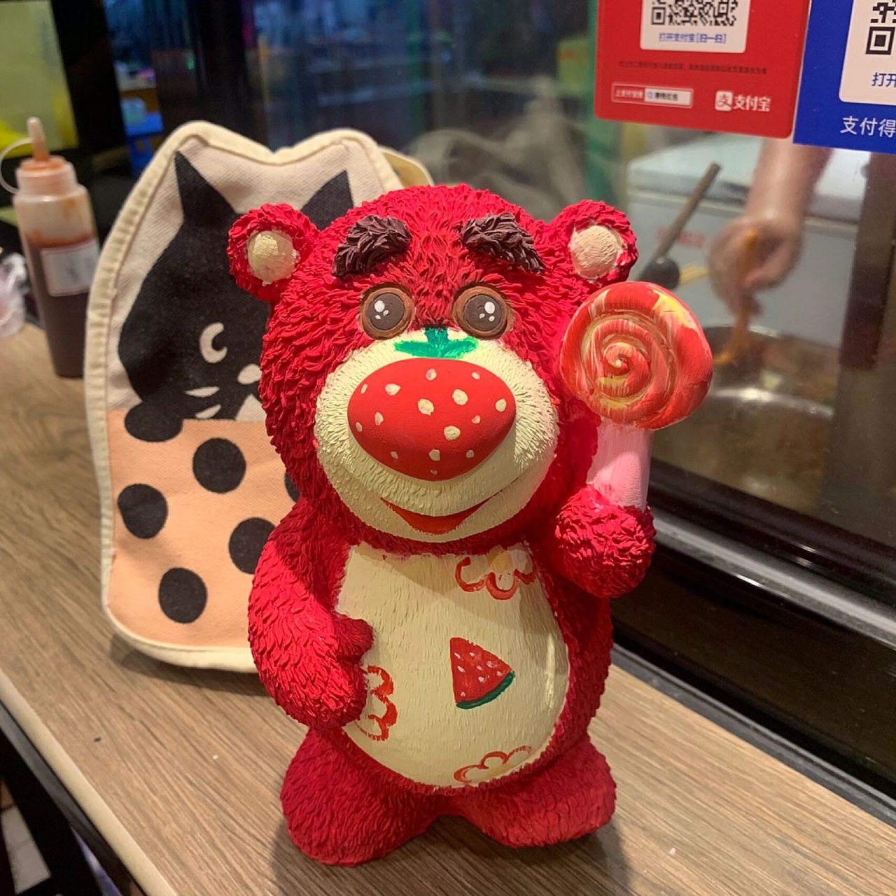 石膏娃娃 | 棒棒糖草莓熊 给石膏娃娃上色的时候感觉在刷大白哈哈00