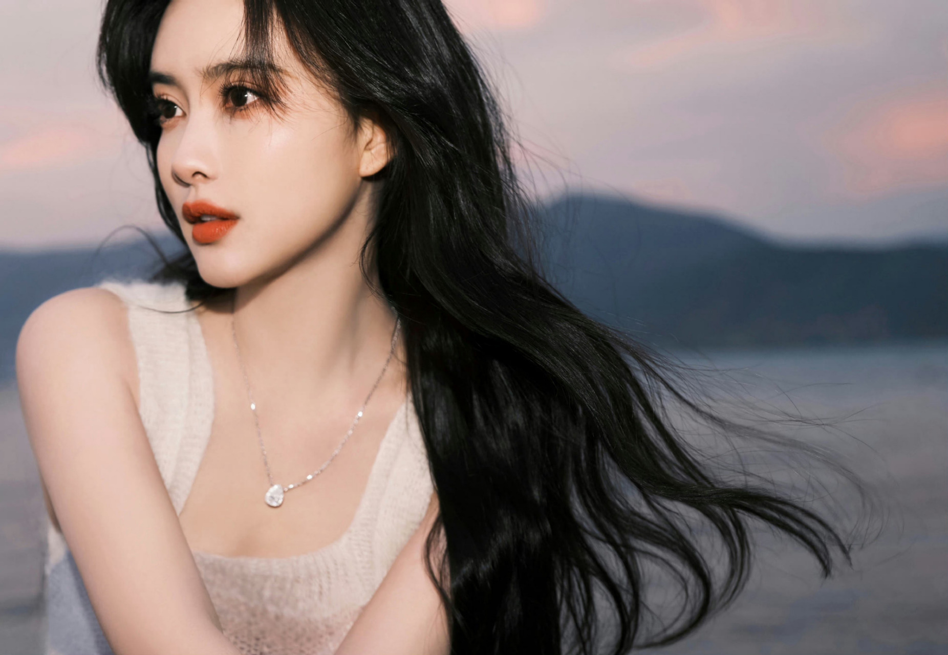 孟子义的一组海边写真组图,清新的女生风格