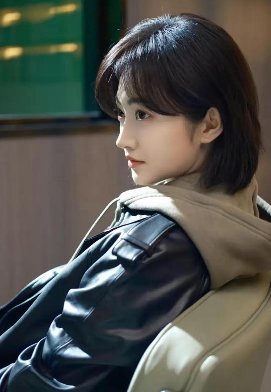 景甜新发型,这短发是真的好看啊! 希望女神不要再被人骗财骗色了!