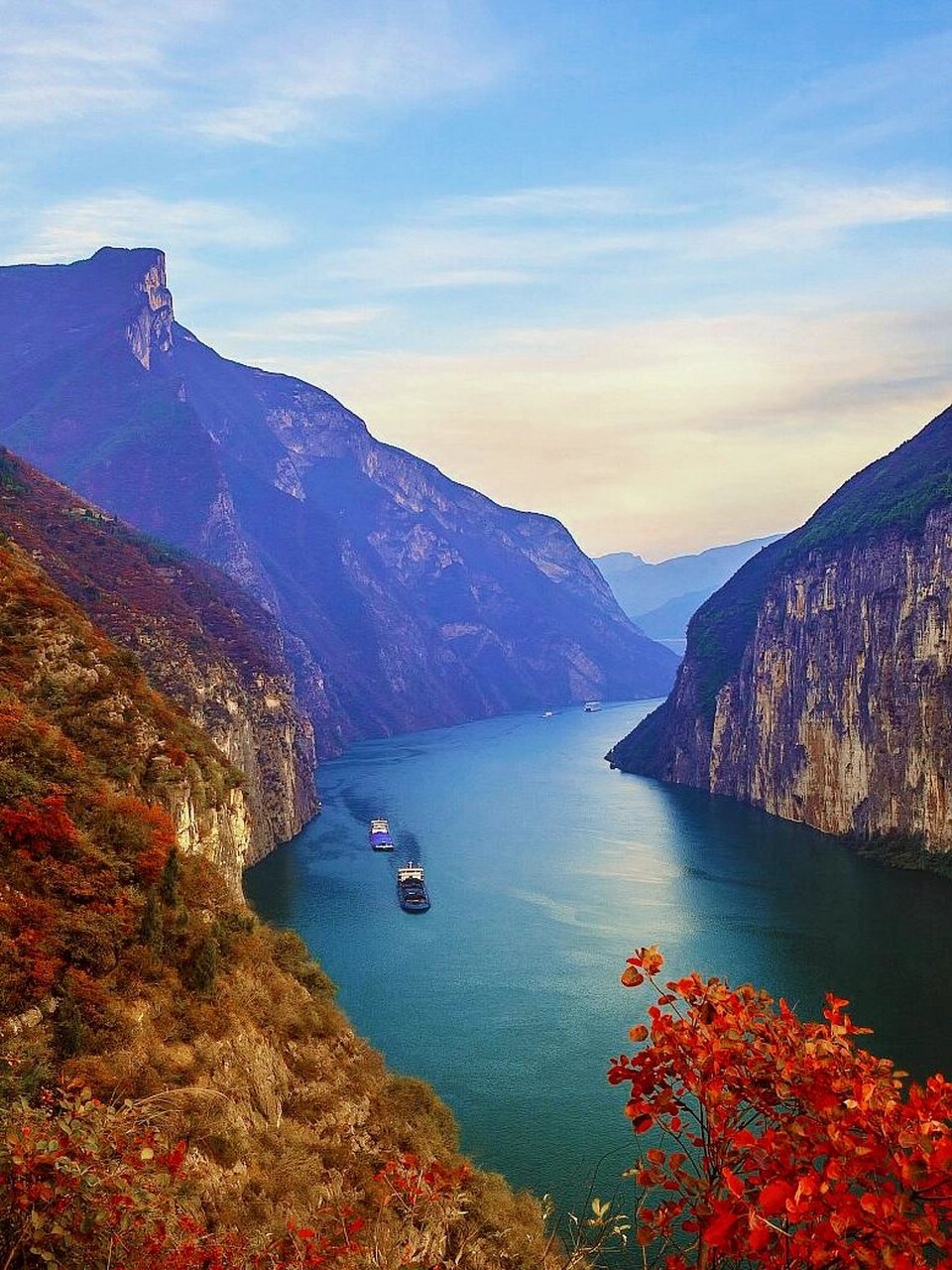 2天1夜的攻略请收好 每年11月中旬-12月下旬是长江三峡红叶最佳观赏期