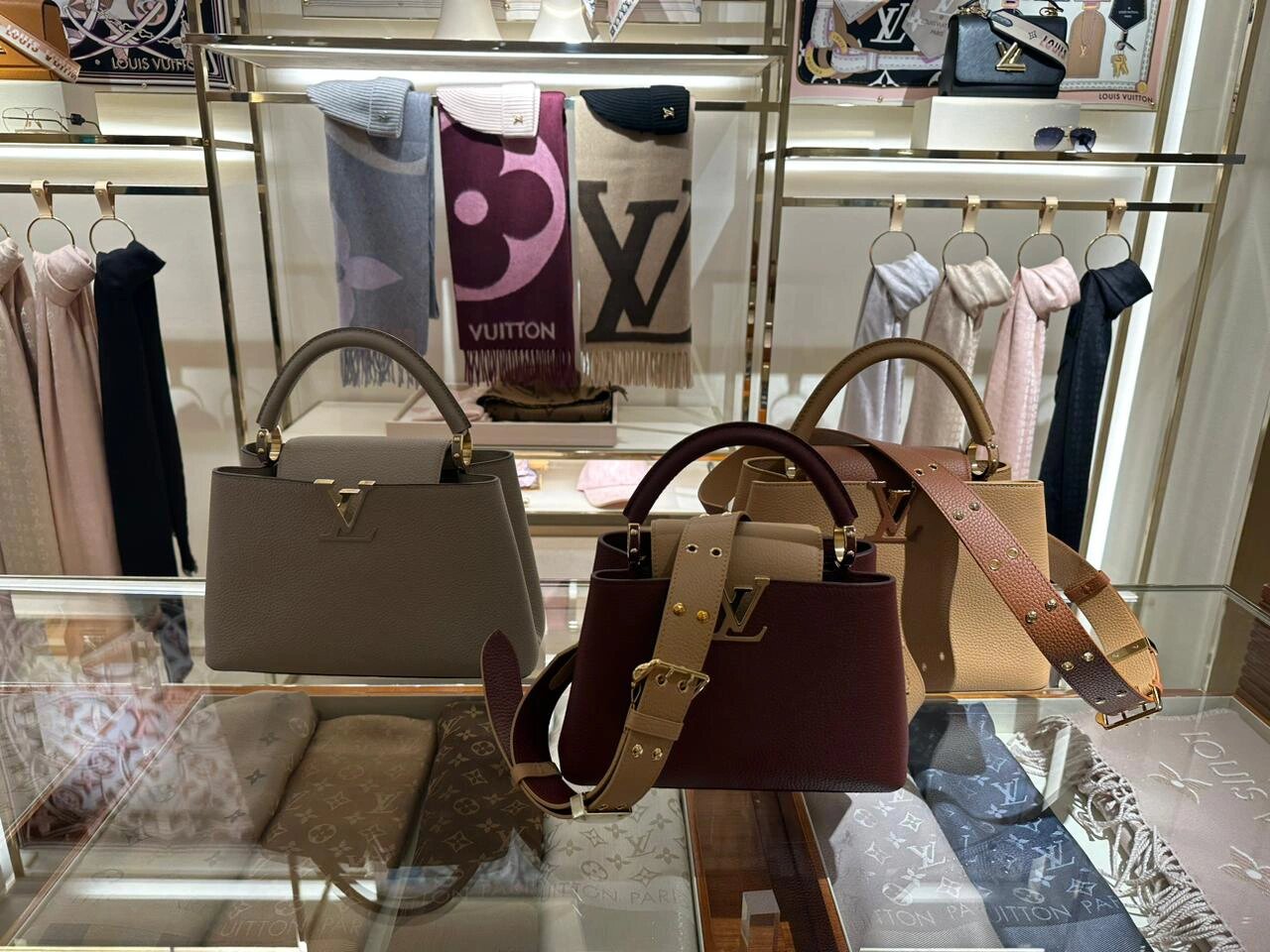 lv capucines bb 蟒蛇皮拼色限量款 老公送的40岁生日礼物 买包真的靠