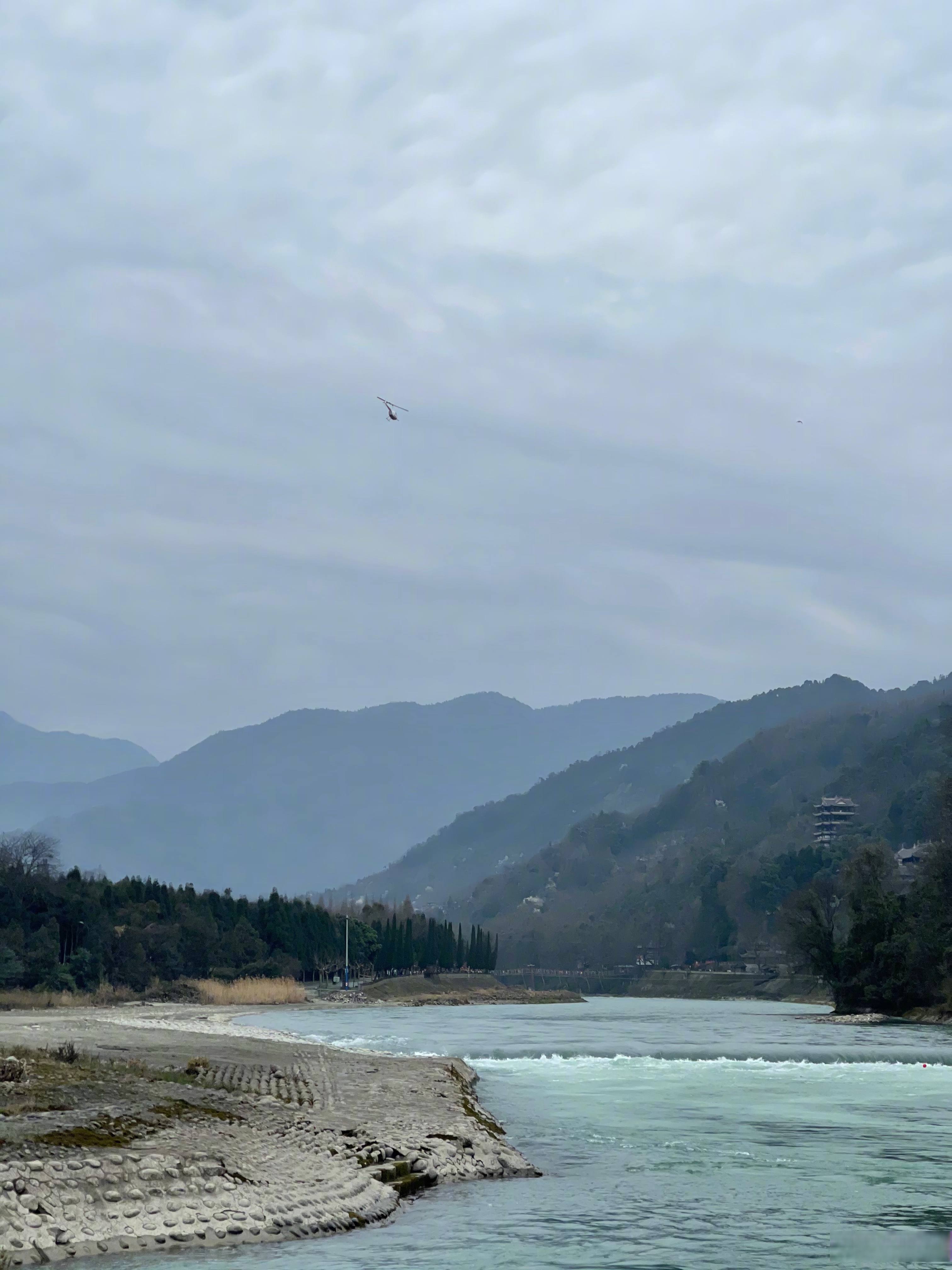 在最佳打卡点甚至可以俯瞰鱼嘴,飞沙堰,宝瓶口,甚至整个都江堰的景观