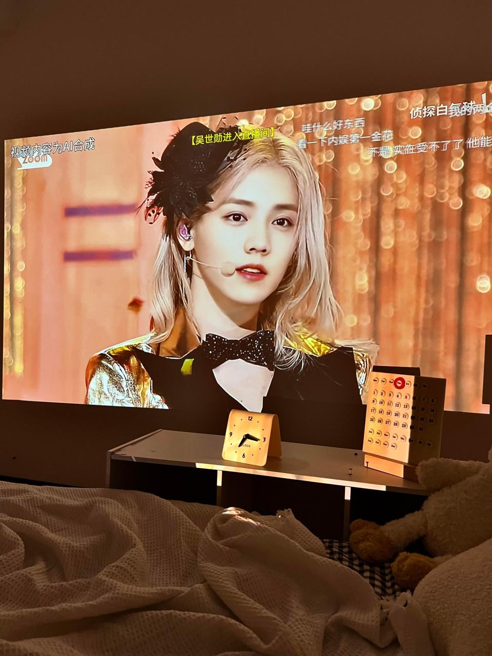 鹿晗女装第一眼看上去有点像迪丽热巴