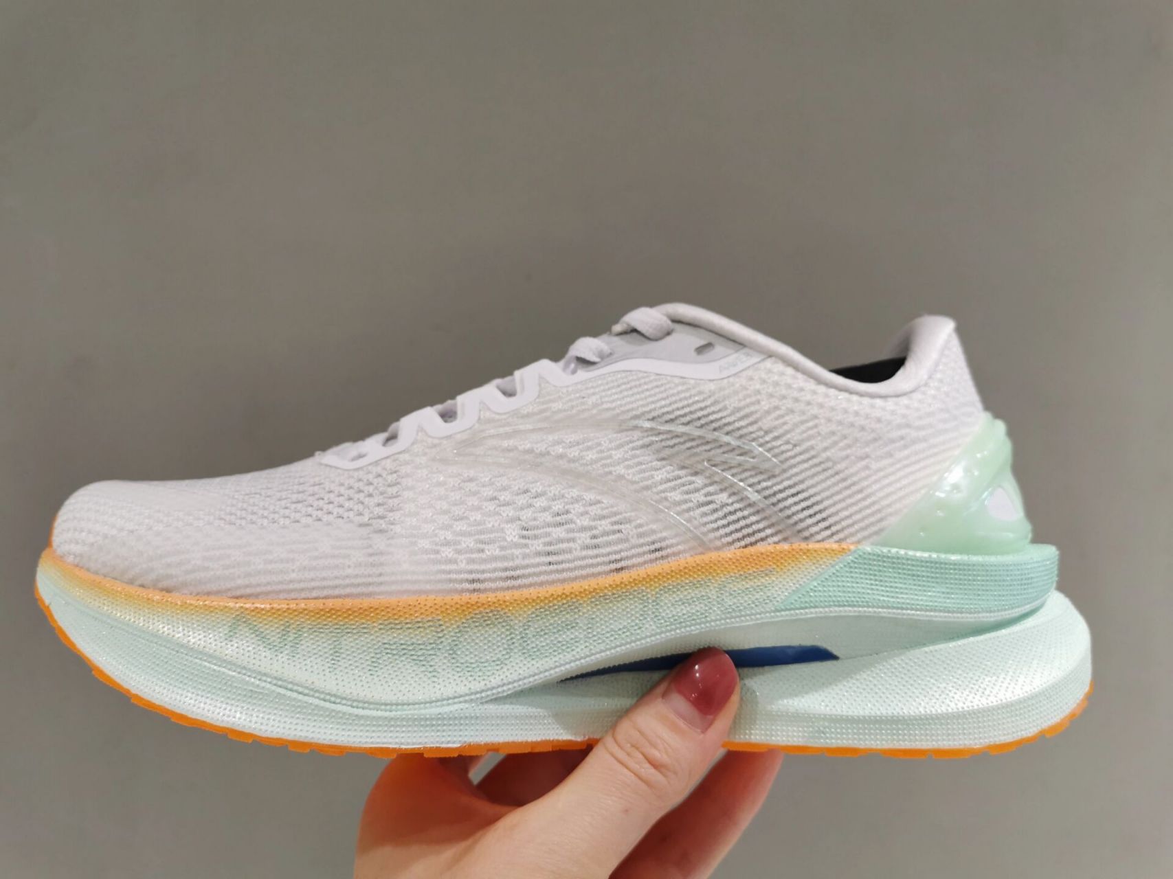 安踏冠军2代pro,设计师真的成长了 安踏冠军跑鞋2代pro 安踏冠军跑鞋