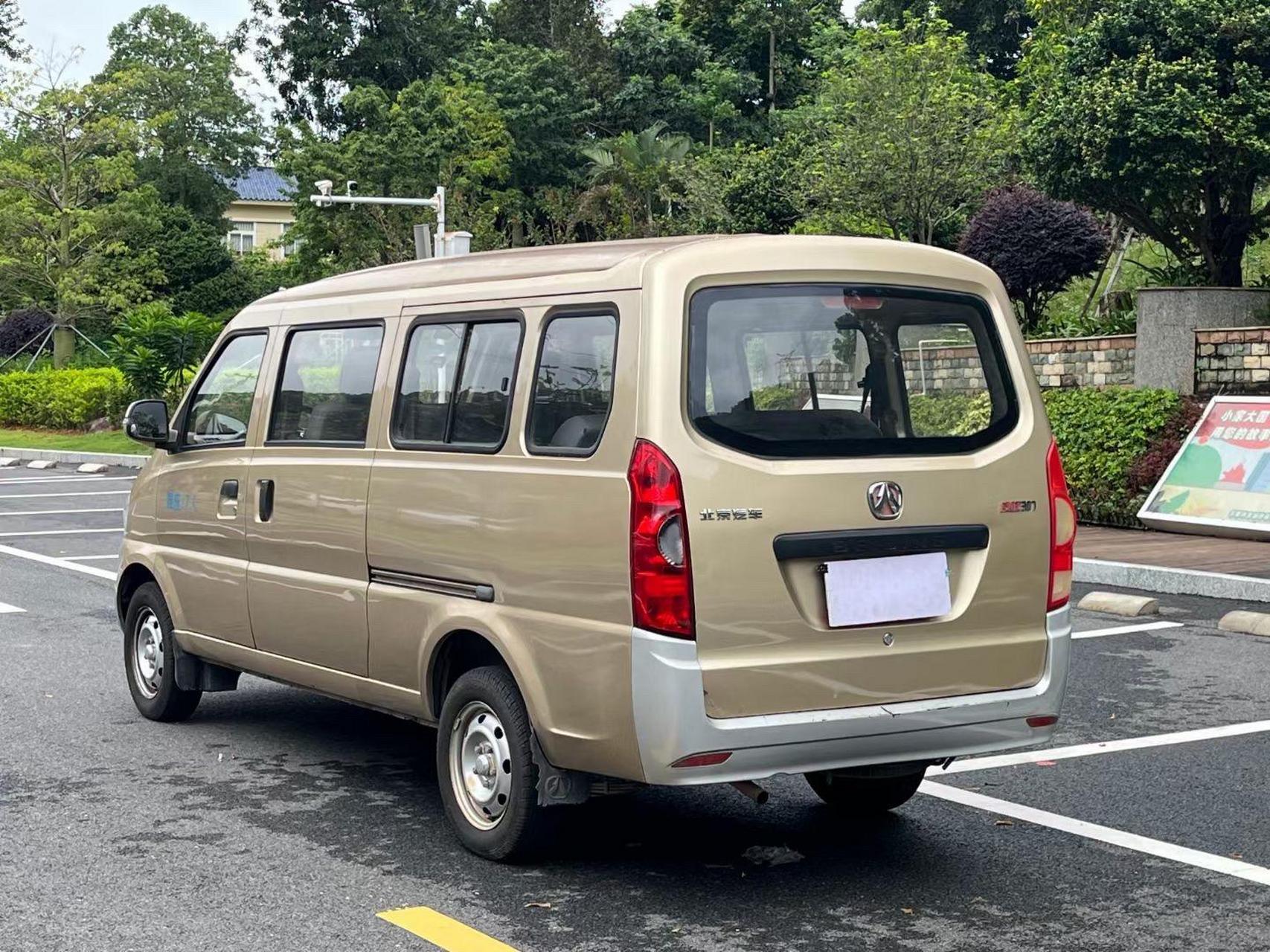 北汽威旺307加长版,2016年4月上牌,1.2l排量7座,新车裸车价5.