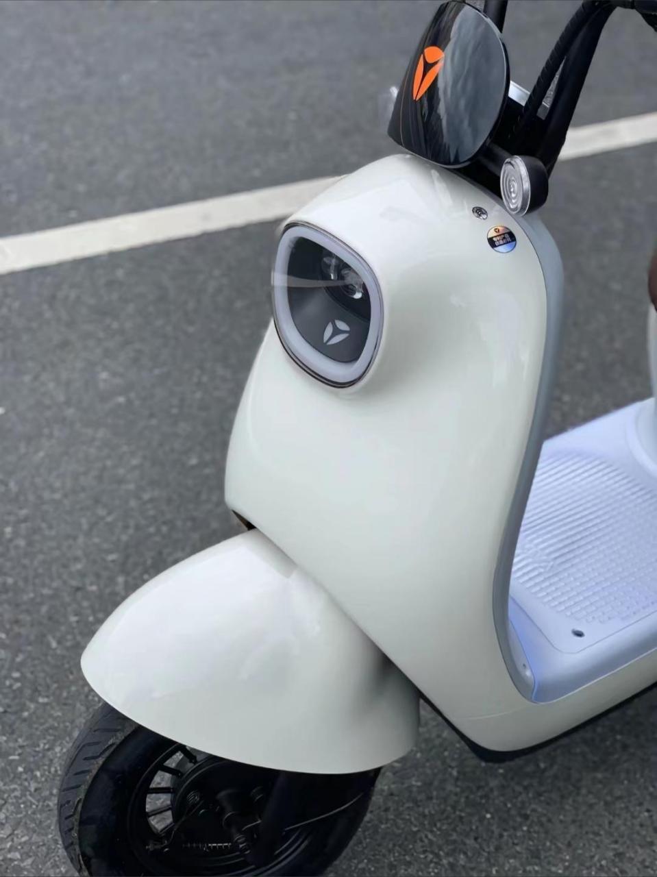 雅迪q6青春版碟刹 轻巧玲珑造型 碟刹稳定制动 nfc智能刷卡控车 叫梃