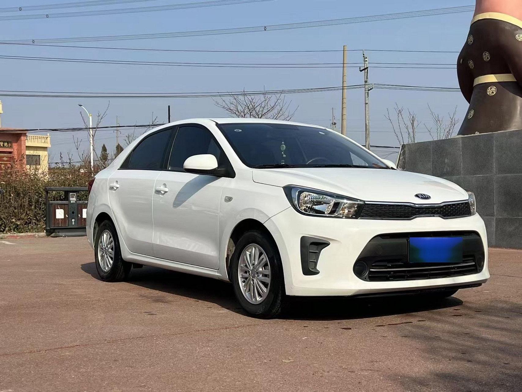 4自动挡  超省油的合资代步车 仅仅行驶12000公里  在家吃灰类型