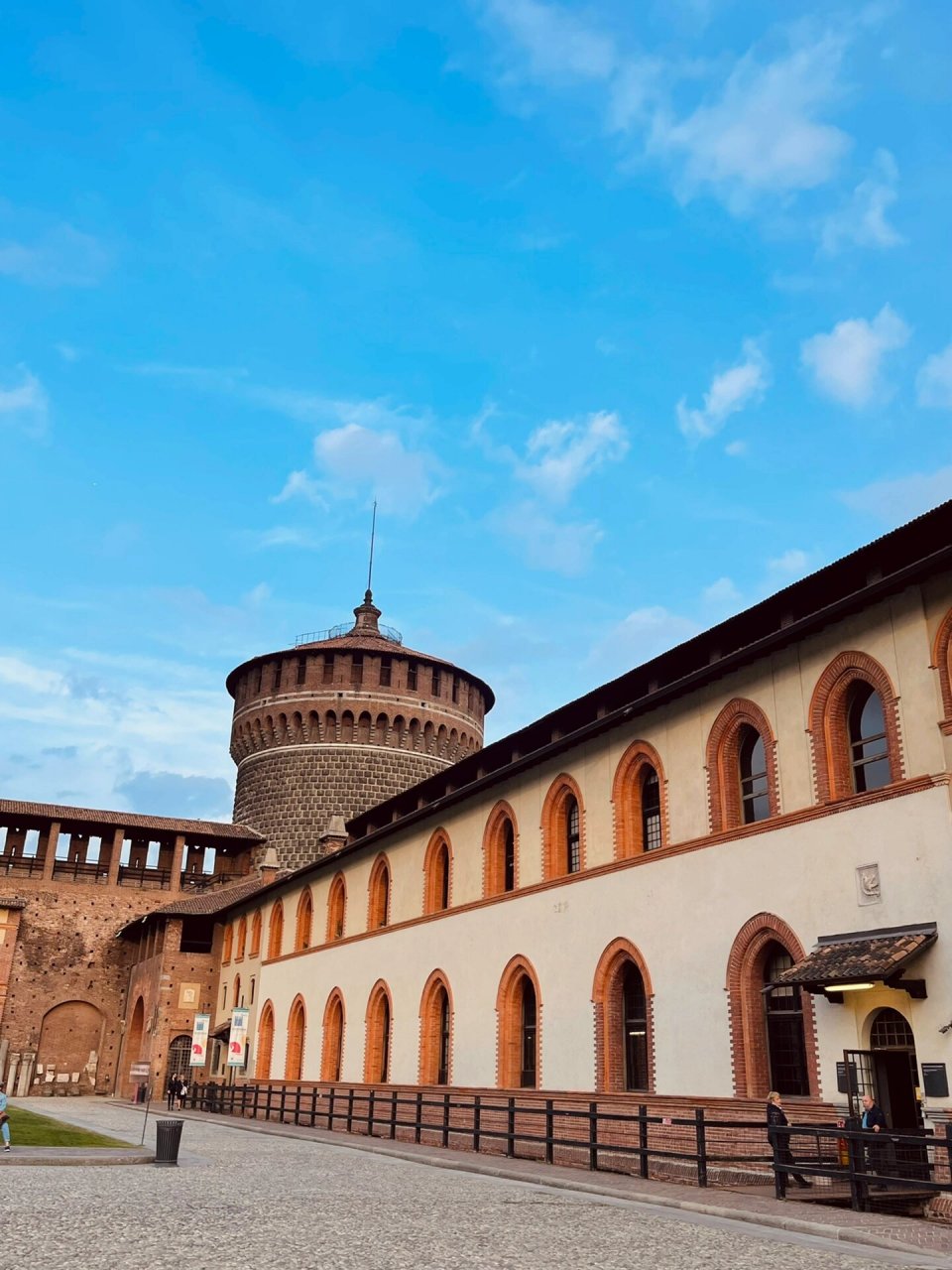 斯福尔扎古堡 castello sforzesco 斯福尔扎城堡(意大利语:castello