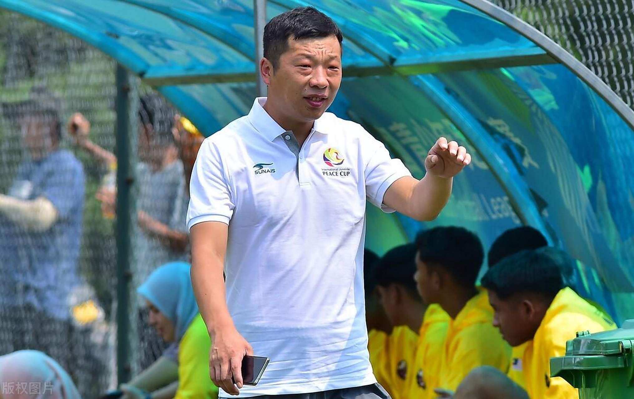 大连万达名宿王鹏观战和平杯决赛,身材不错,来踢村超么?