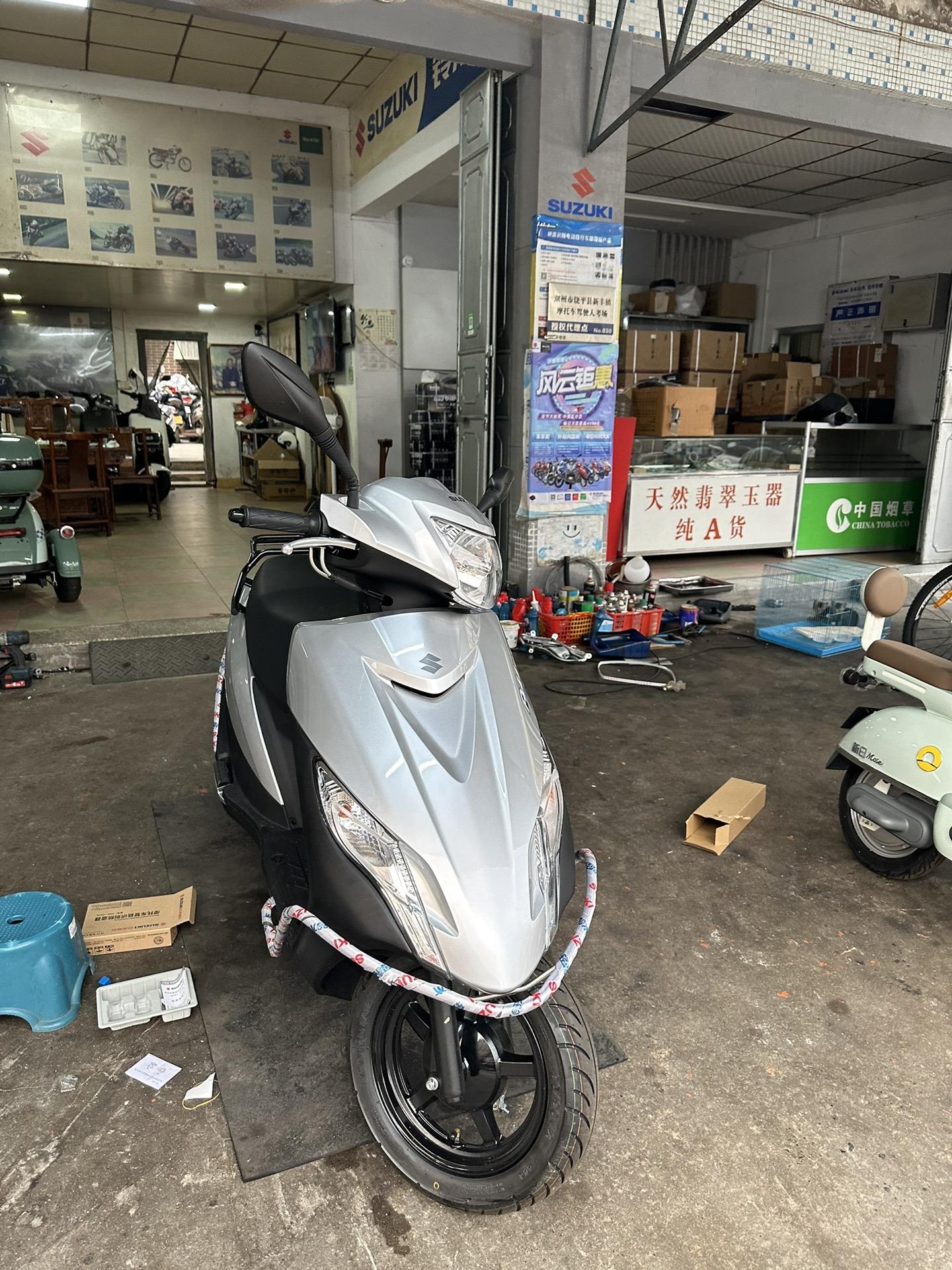 铃木uu125 国四电喷踏板车.