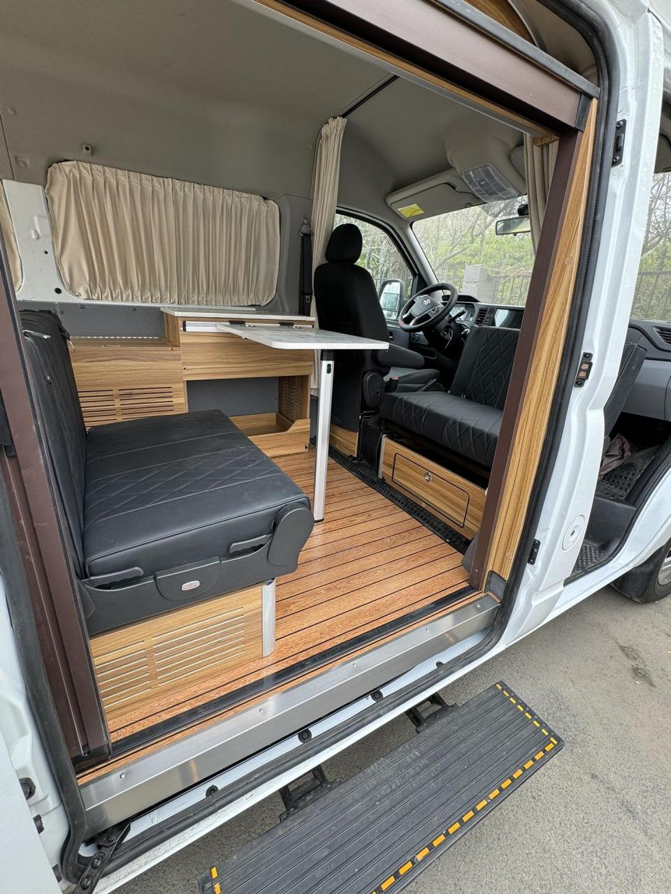 大通v80pro短轴中顶改露营车,钓鱼露营两不误露营车改造 自改房车