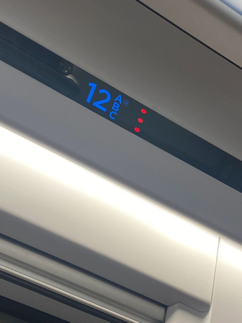 高铁座位标志|不懂就问 有小伙伴知道高铁座位这个12a右边的方块小