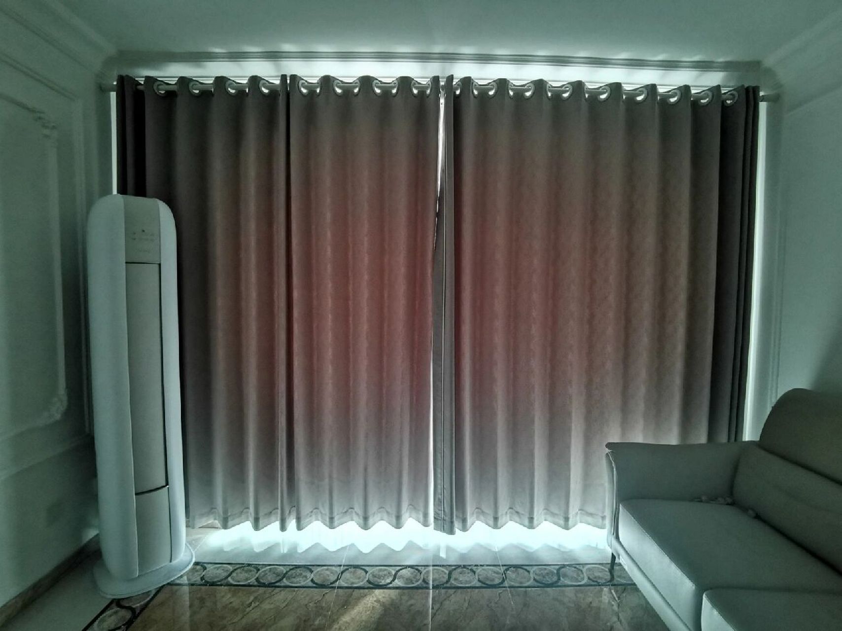 血泪经验:窗帘最好离地2-3公分 姐妹们,做窗帘的话最好要和他们说清楚