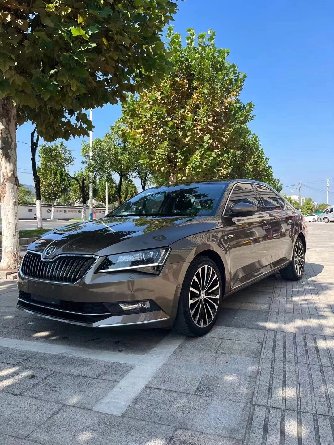 新到17年斯柯达速派 330tsi智行版 换壳迈腾 新车指导21.98万 1.