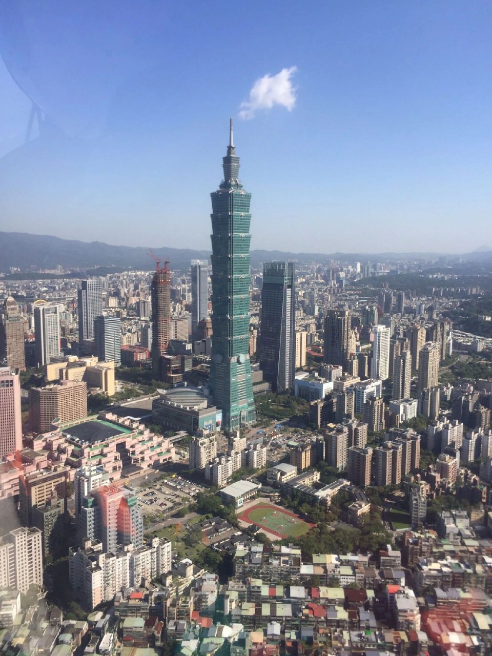 曾经是世界第一高楼的台北101    台北101是以竹节的方式呈现,融入