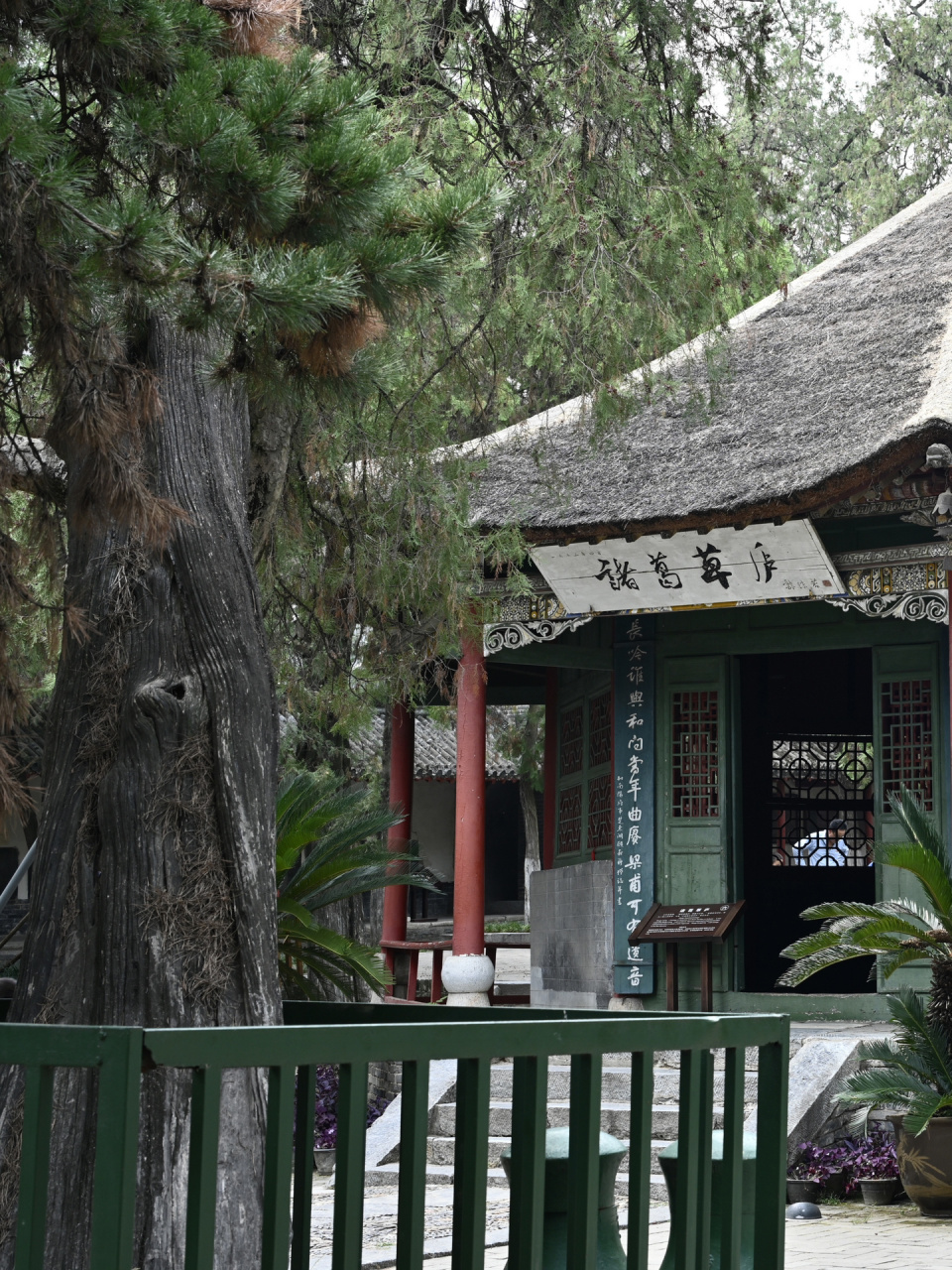 诸葛草庐 南阳卧龙岗武侯祠,豪华版草庐.武侯祠布局和碑刻图几乎没变,