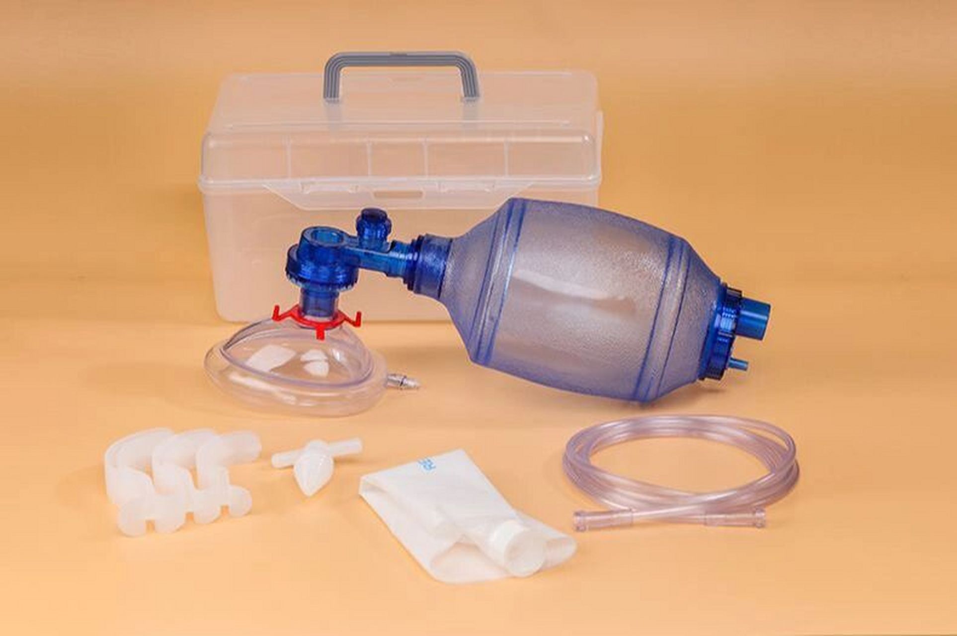 简易呼吸器又称人工呼吸器或加压给氧气囊,是进行人工通气的简易工具