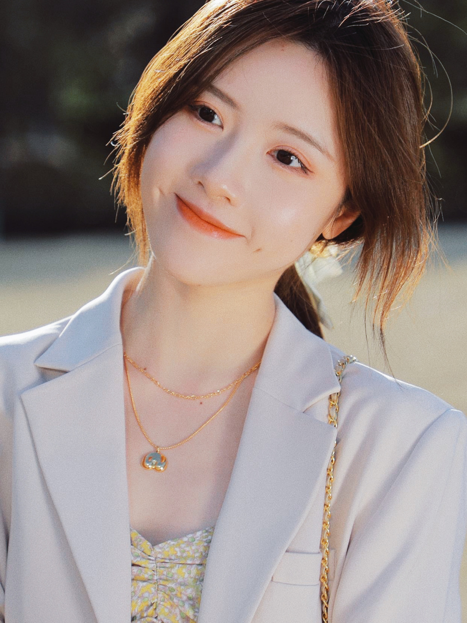 超清全面屏手机壁纸 糟了这么好看的小姐姐用来当壁纸那不是天天都是