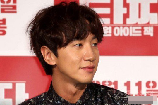 据韩媒,李光洙上周被违反信号灯的车辆撞到后受伤,在附近医院进行了