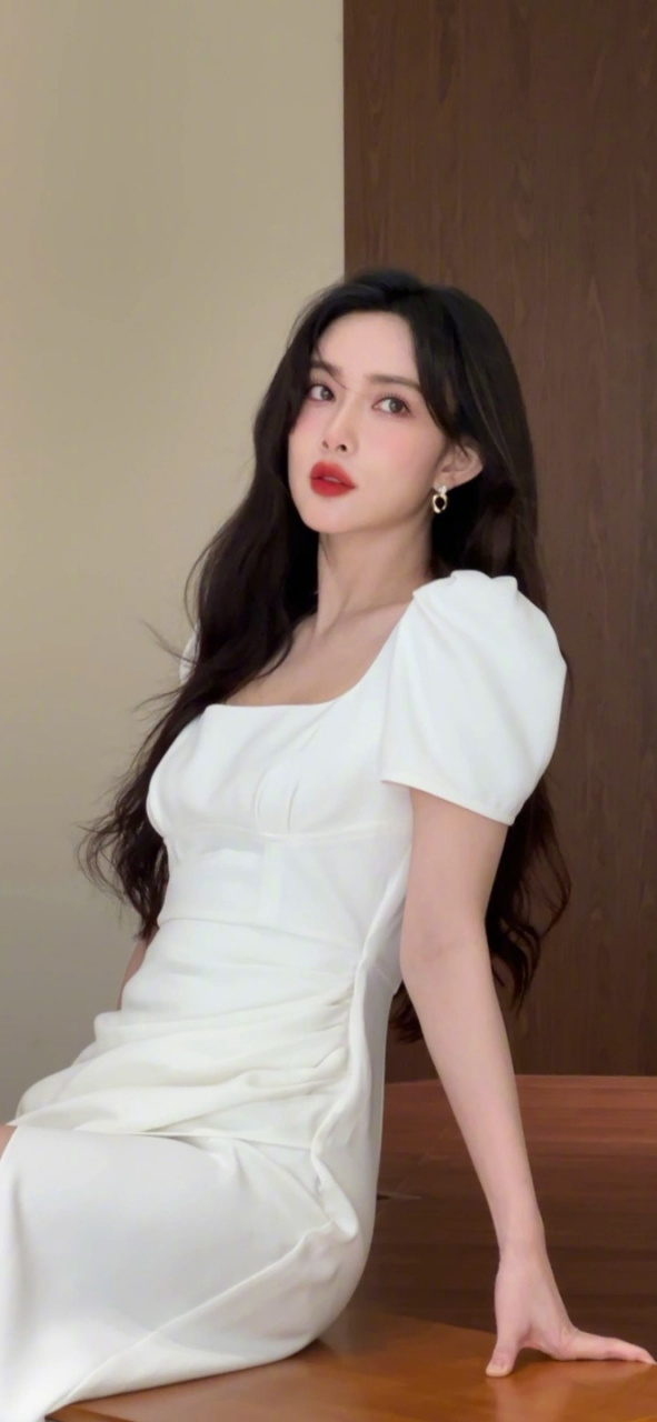 孟子义长发红唇白色长裙壁纸九宫格.#孟子义