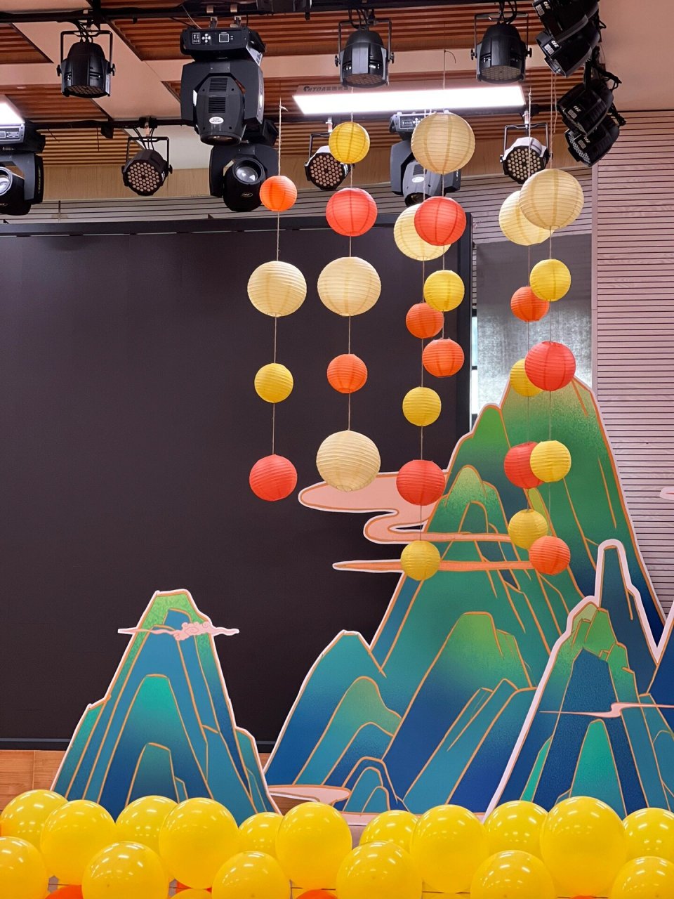 幼儿园中秋舞台布景 中秋舞台背景布置,半天搞定!
