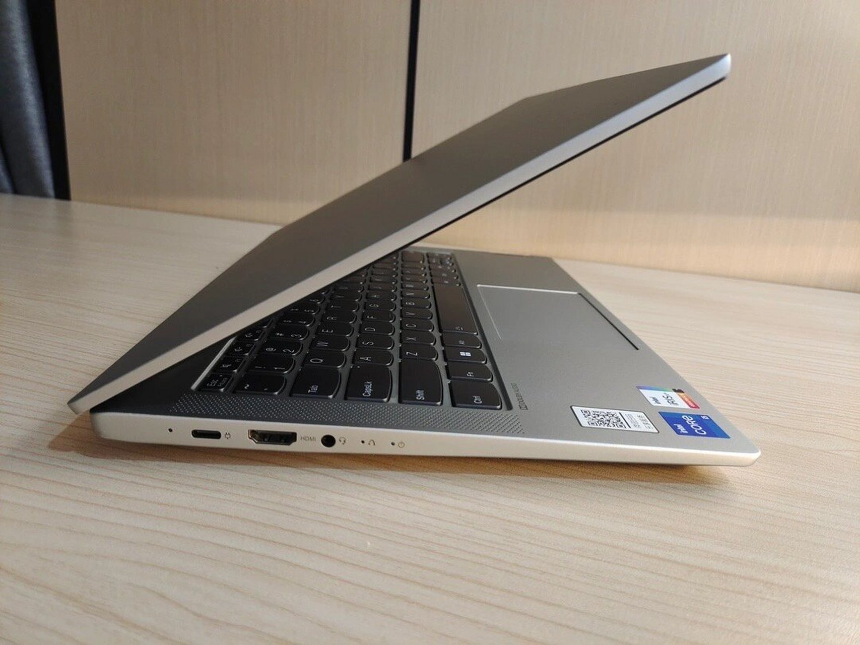 联想小新air14 英特尔i5十一代四核处理器,运行内存为8g,机身储存内存