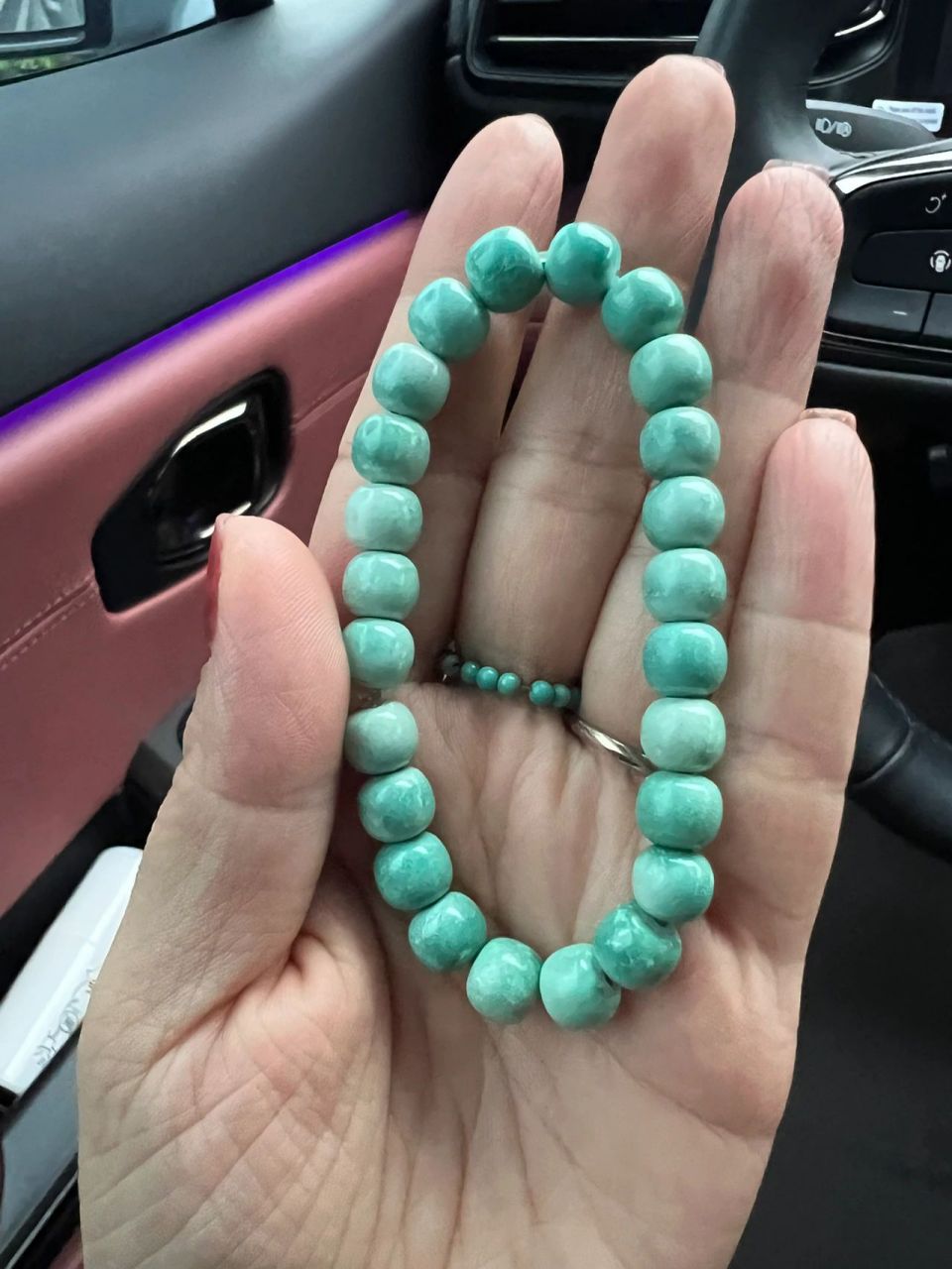 绿松石手串开始变色了 绿松石手串开始变色了,上手佩戴了大概快四个月