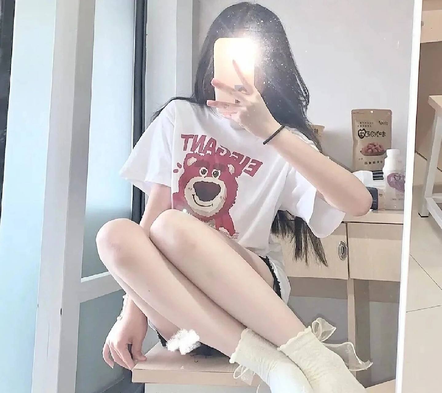 超好看的手机挡脸女生头像(1)