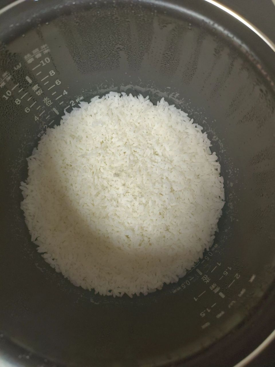 煮好的米饭中间发黑 有人也遇到过这样的情况吗?