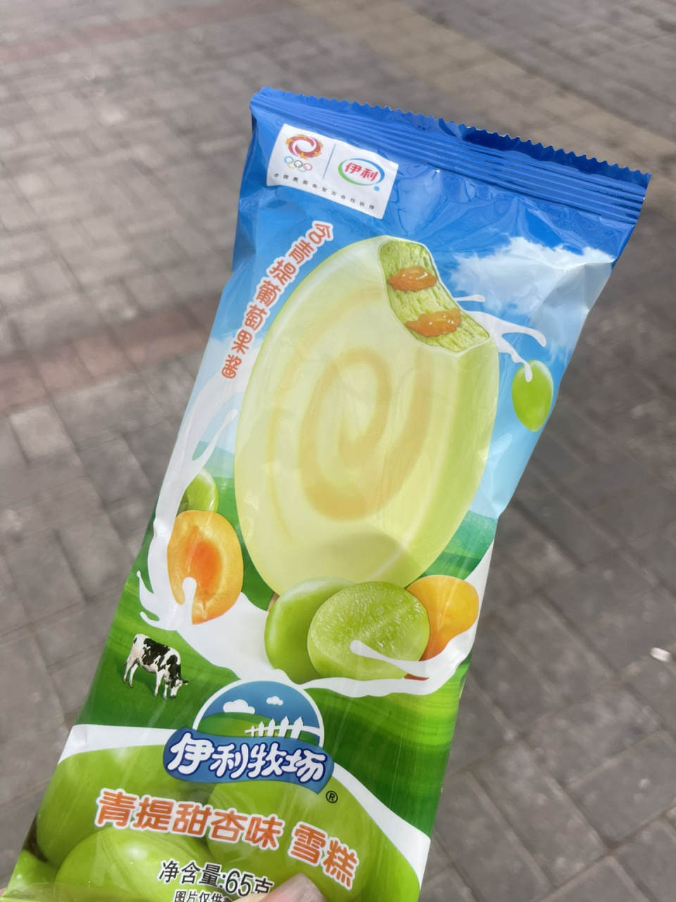 伊利牧场青提甜杏90(内附带价格) 入口就有青提的香味,没有太多杏子