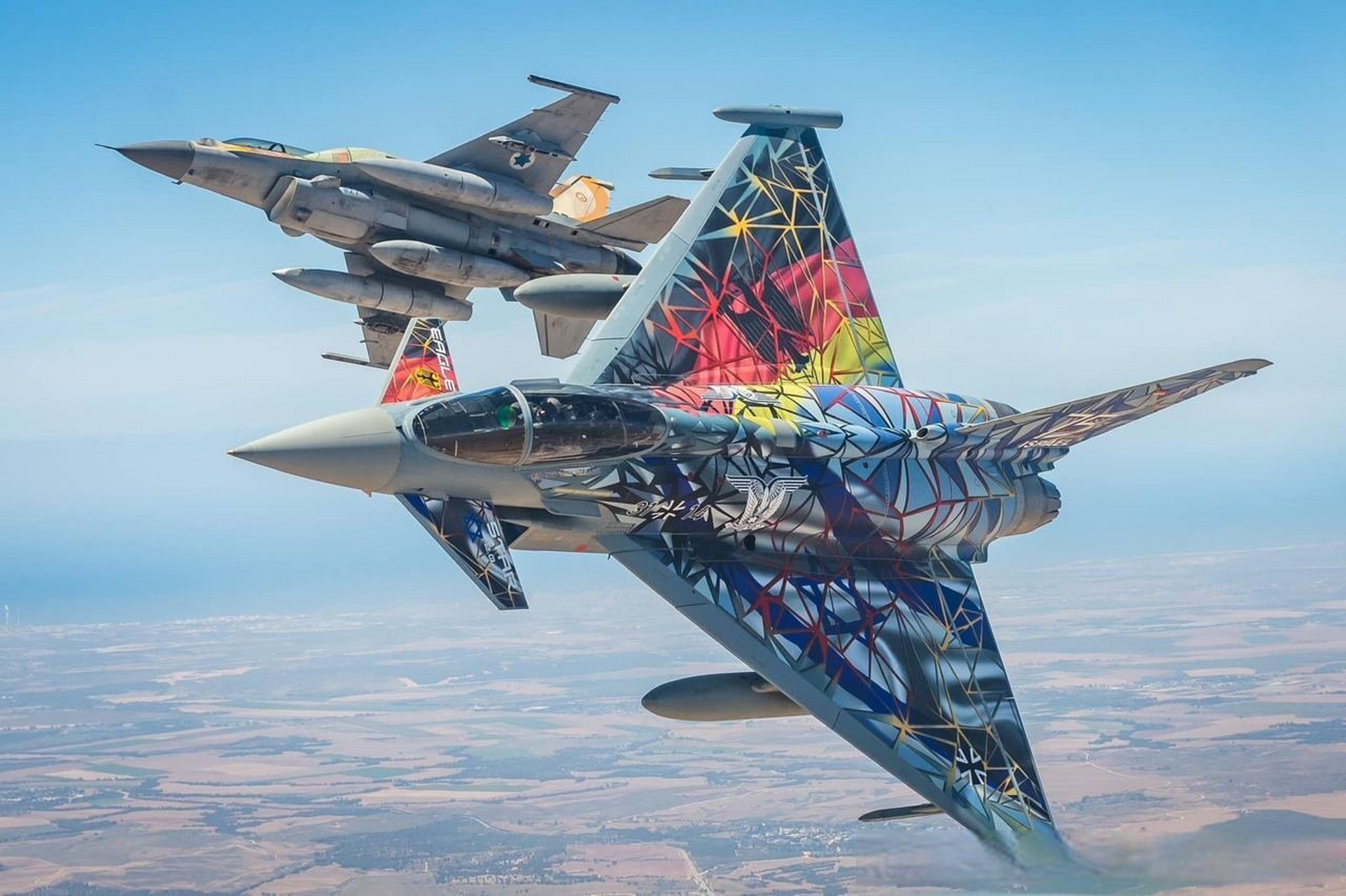 飞越特拉维夫和耶路撒冷的德国特殊涂装台风战斗机,庆祝以色列建国75