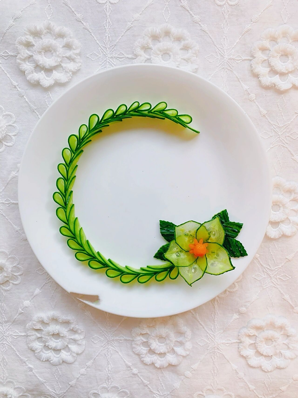 盘饰|黄瓜创意围边摆盘～91 食材:黄瓜,胡萝卜