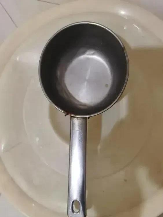 春节期间,去朋友家串门,一把水舀子引起了我的注意