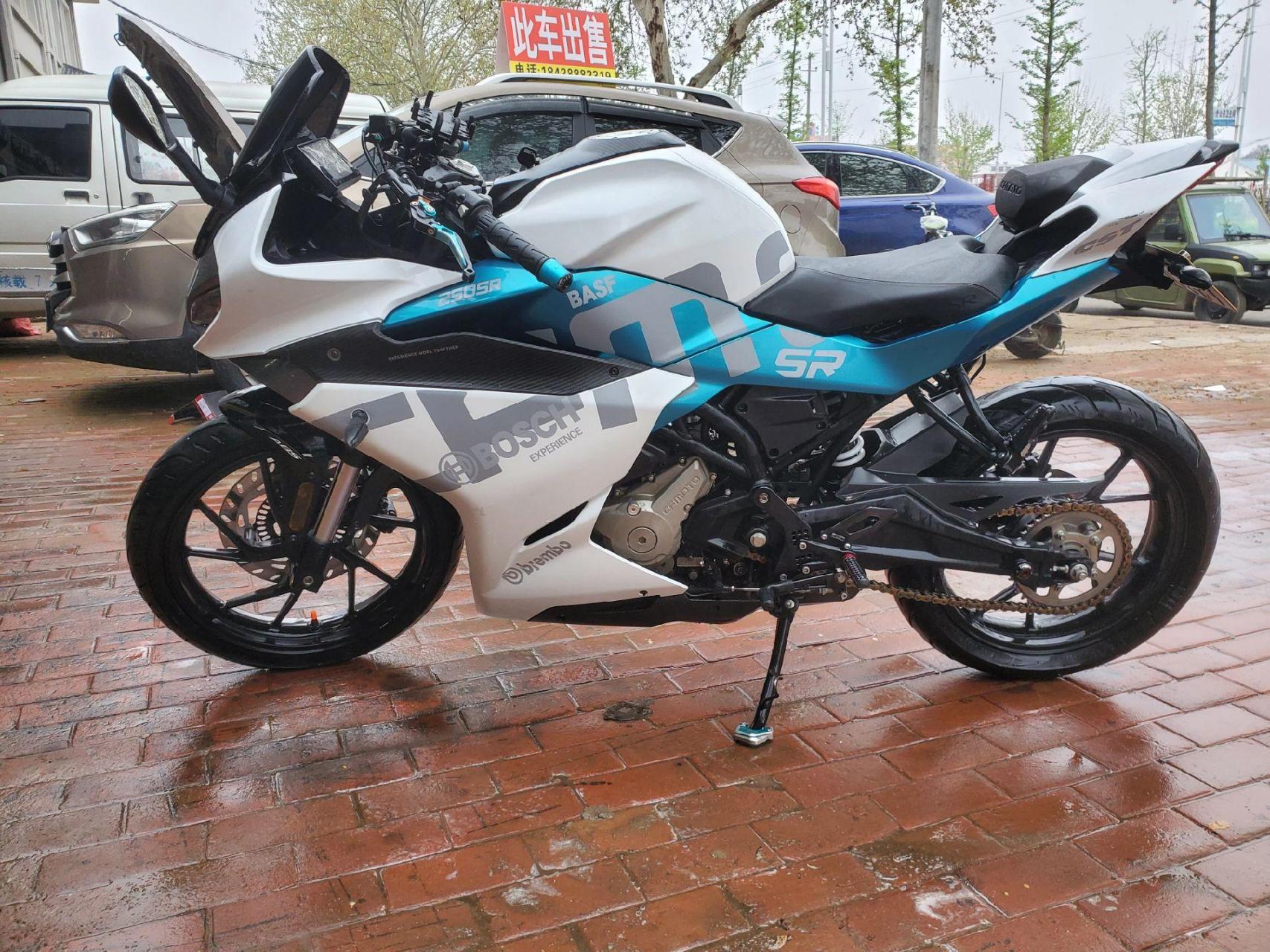 21年高配春风250sr得吃神车改装竞技升高脚踏,竞技牛角,纯爱后驼峰.